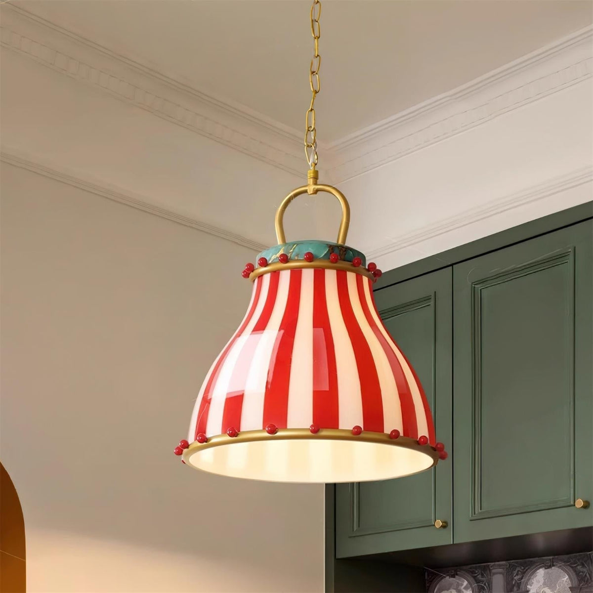 Lampa wisząca ze szkła w czerwono-białe paski