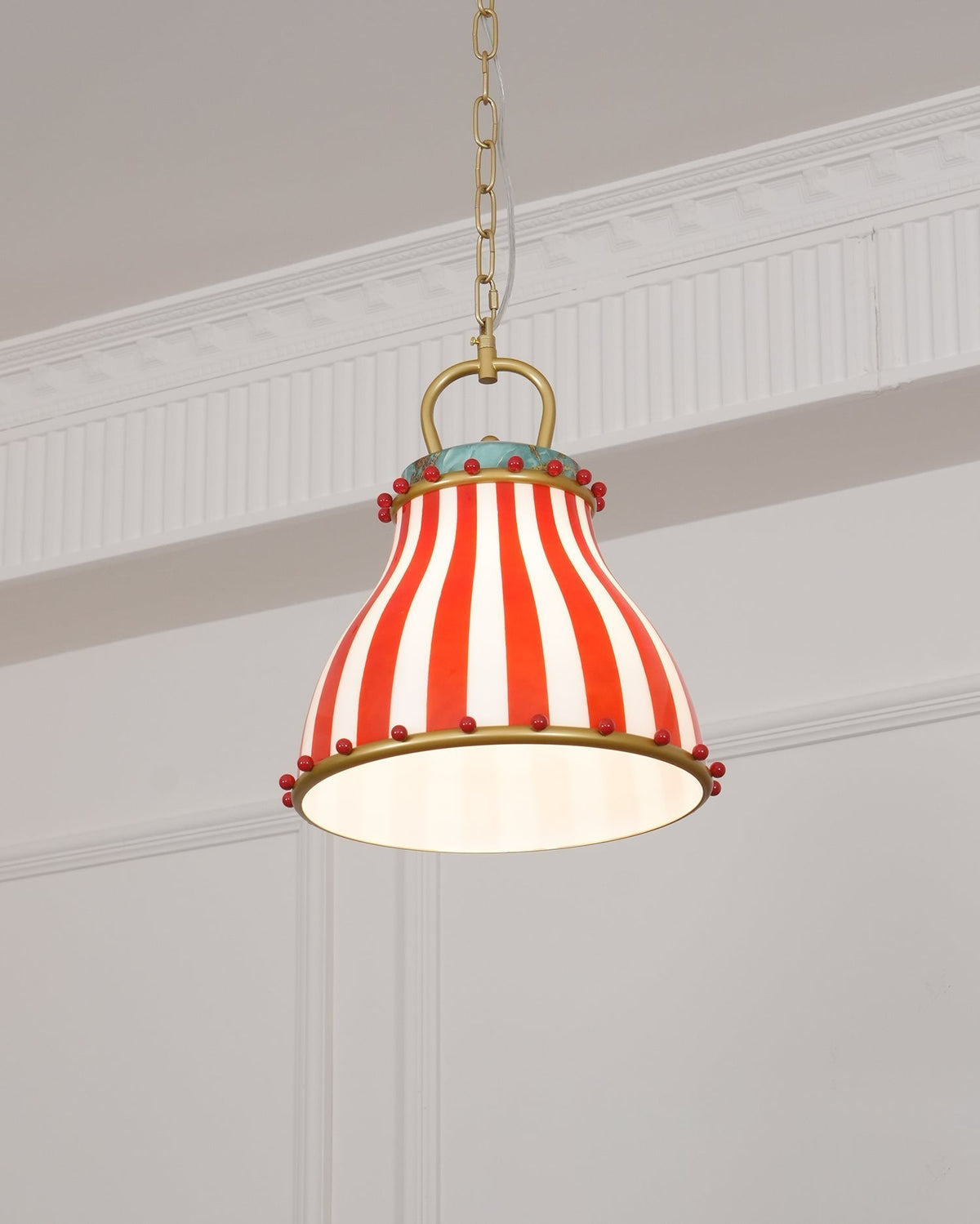 Lampa wisząca ze szkła w czerwono-białe paski