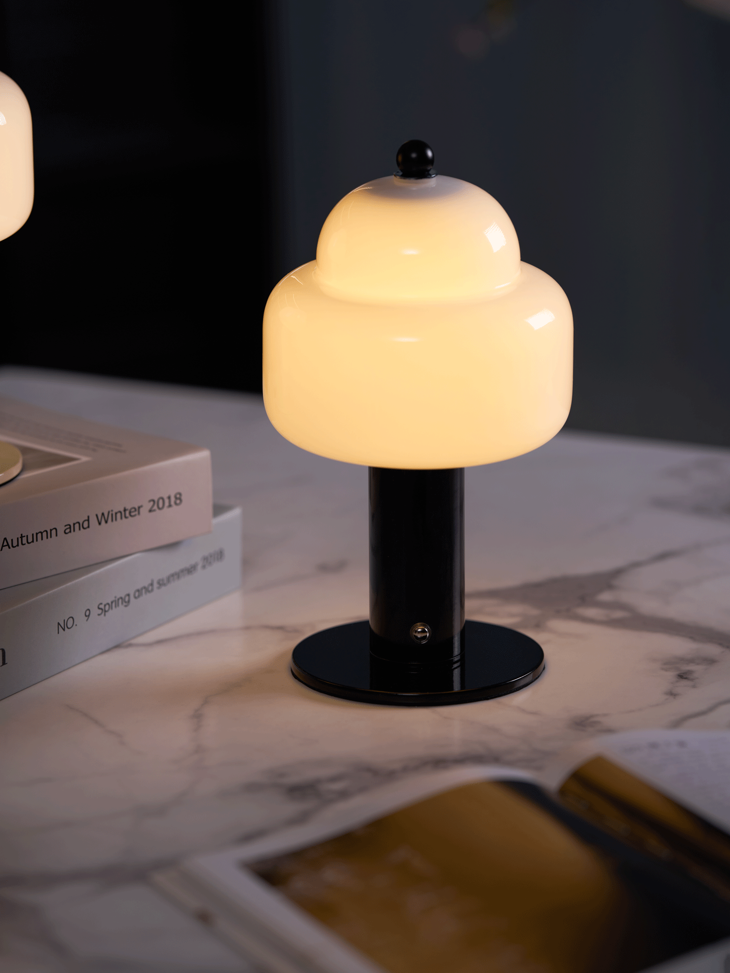 Lampa stołowa Avenaella nowoczesna ze szkła