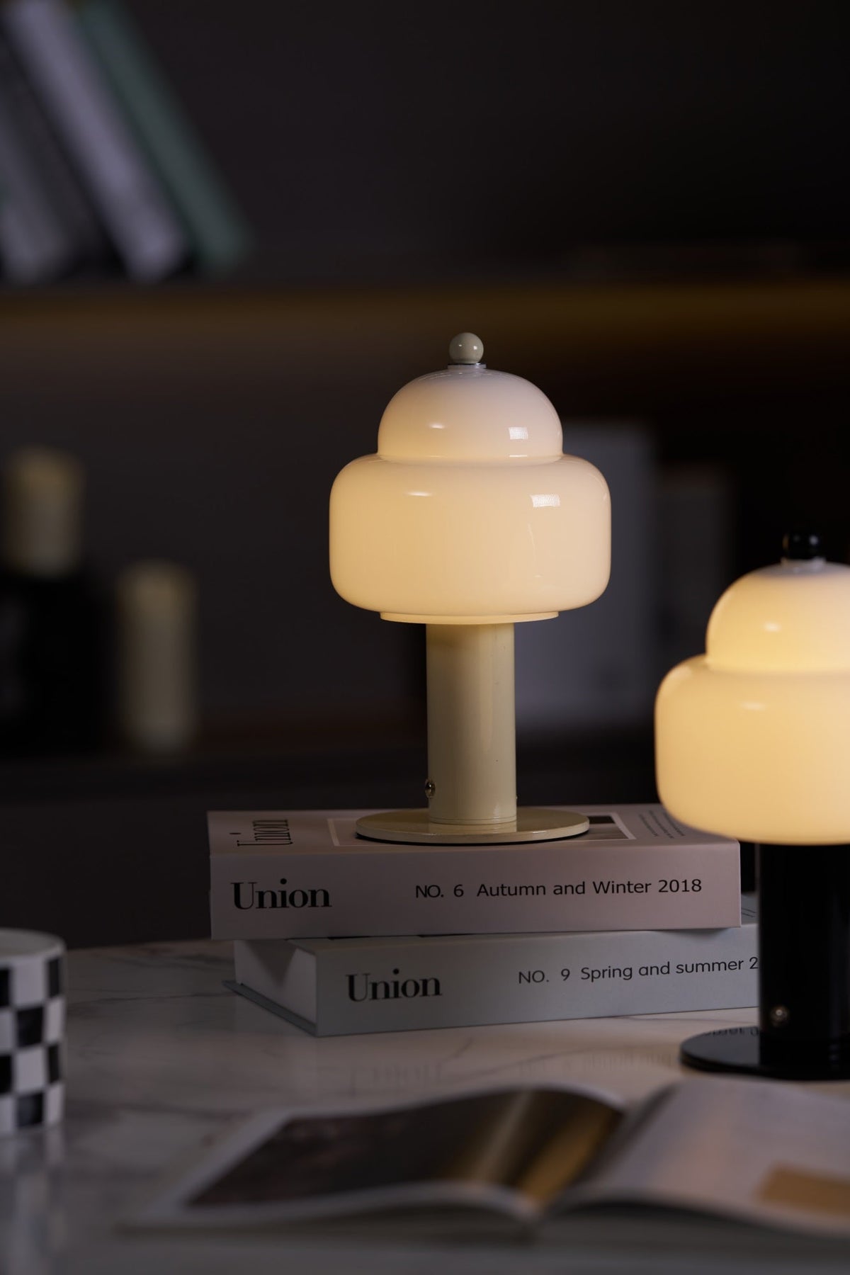 Lampa stołowa Avenaella nowoczesna ze szkła