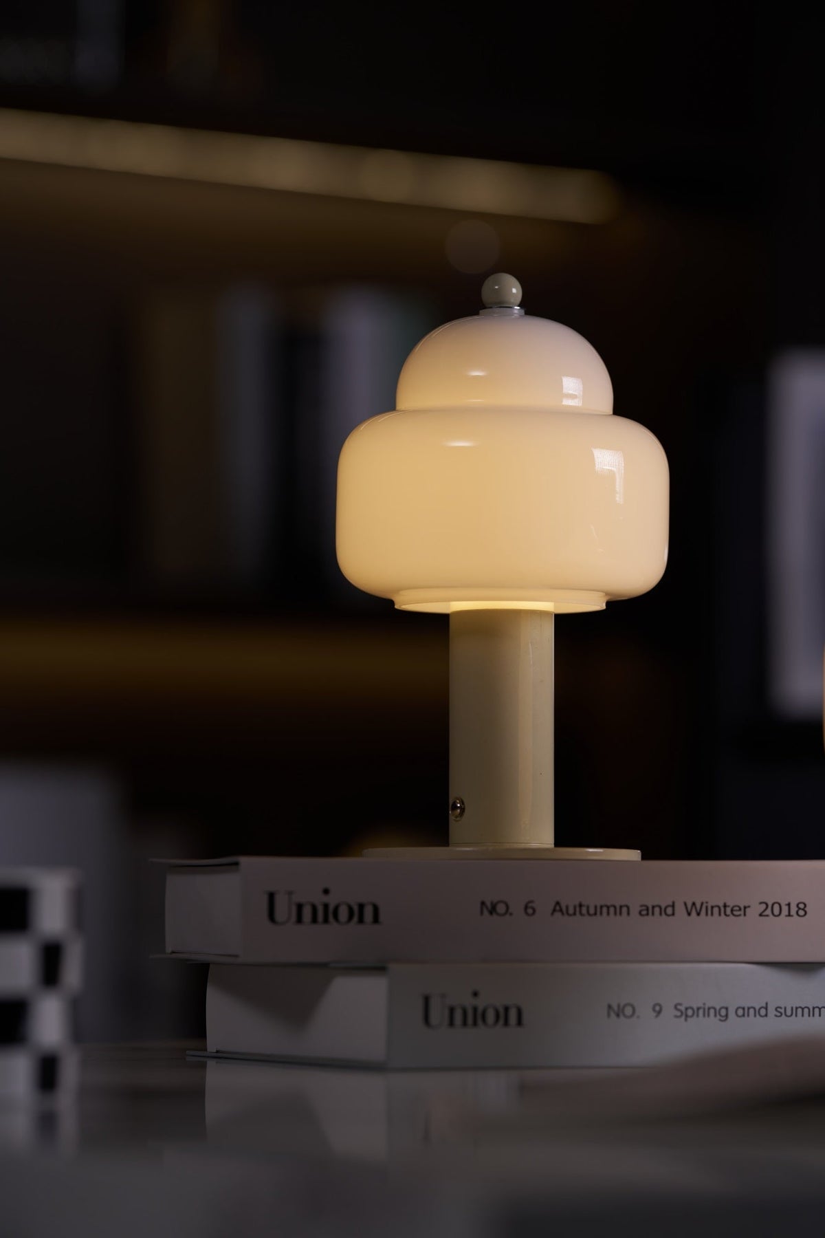 Lampa stołowa Avenaella nowoczesna ze szkła