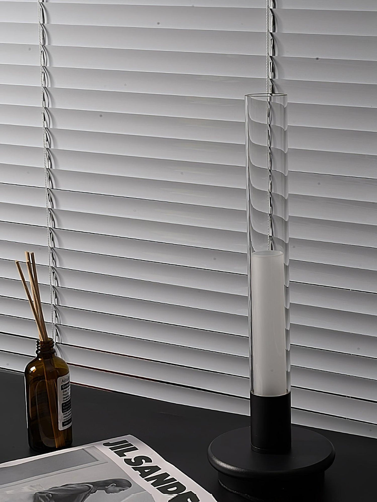 Tevi minimalistyczna lampa stołowa z akrylu