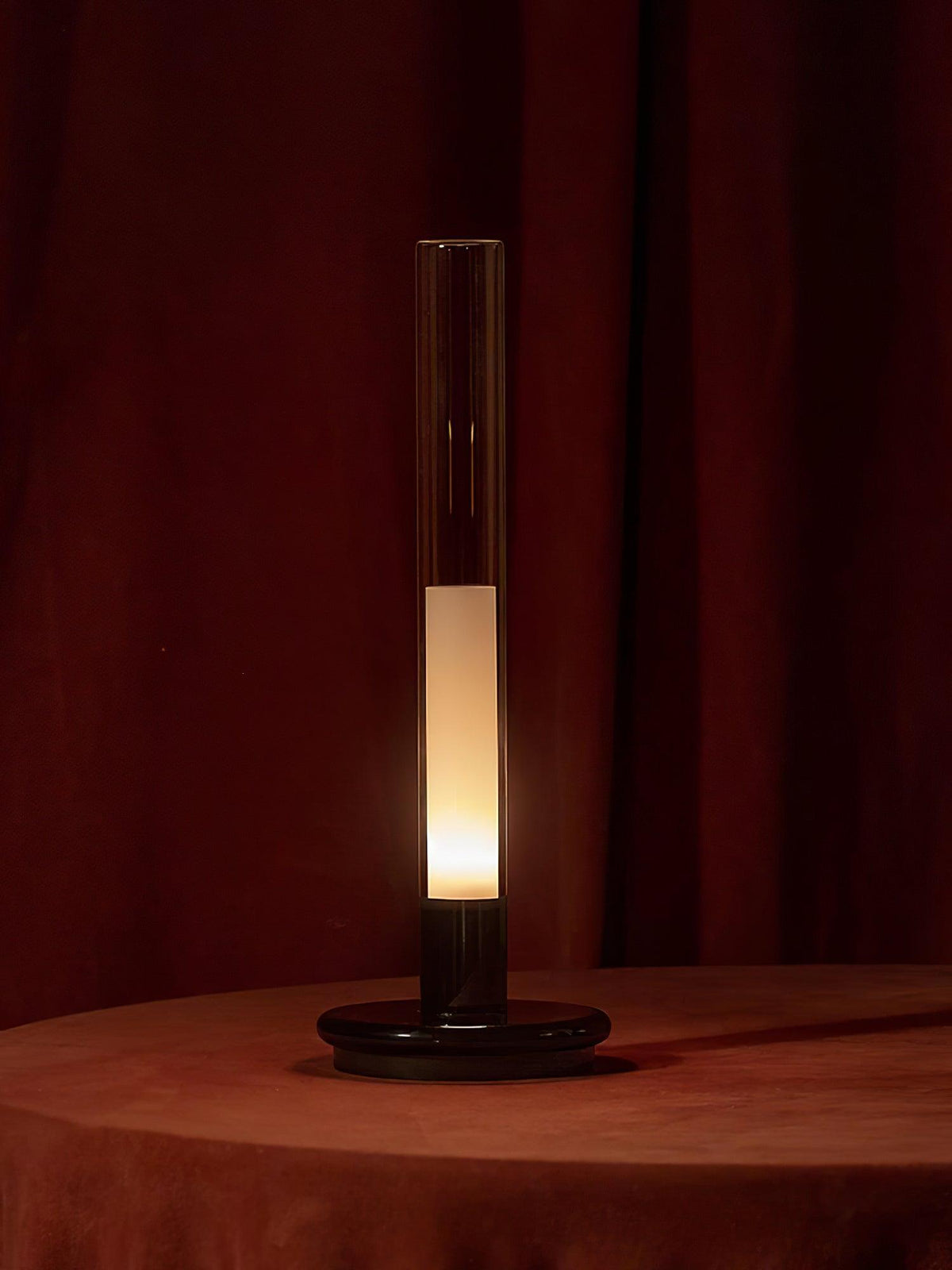 Tevi minimalistyczna lampa stołowa z akrylu