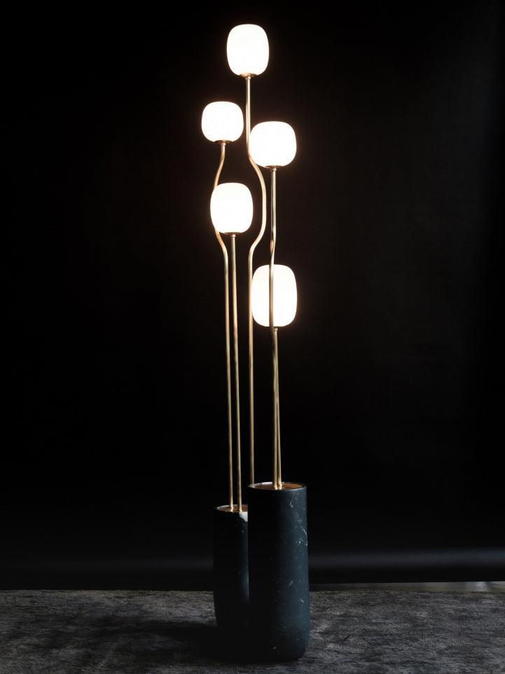 Avenoaya elegancka zewnętrzna lampa stojąca Comet