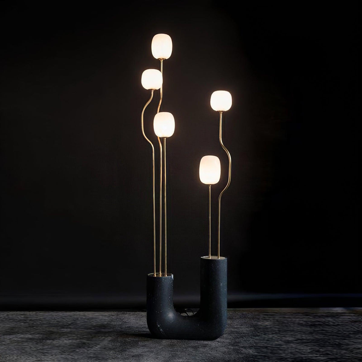 Avenoaya elegancka zewnętrzna lampa stojąca Comet