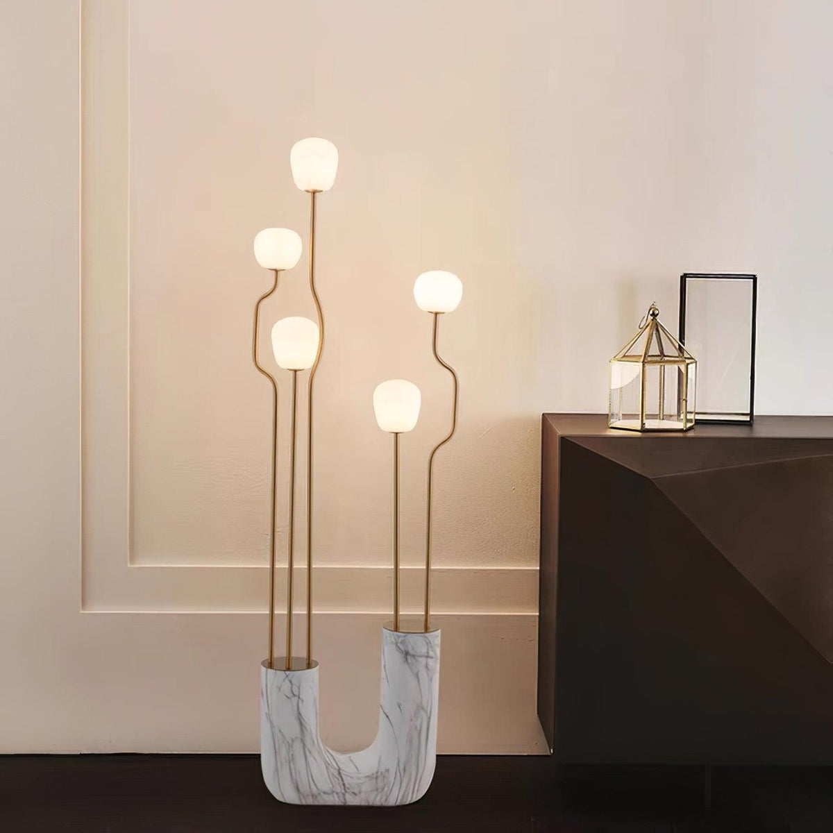 Avenoaya elegancka zewnętrzna lampa stojąca Comet