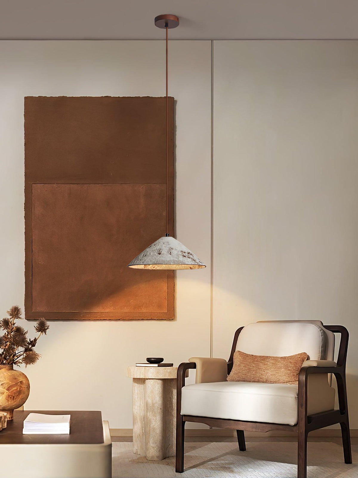 Lampa wisząca Sura z ceramiki w kształcie stożka łączy vintage'owy urok ze stylem minimalistycznym