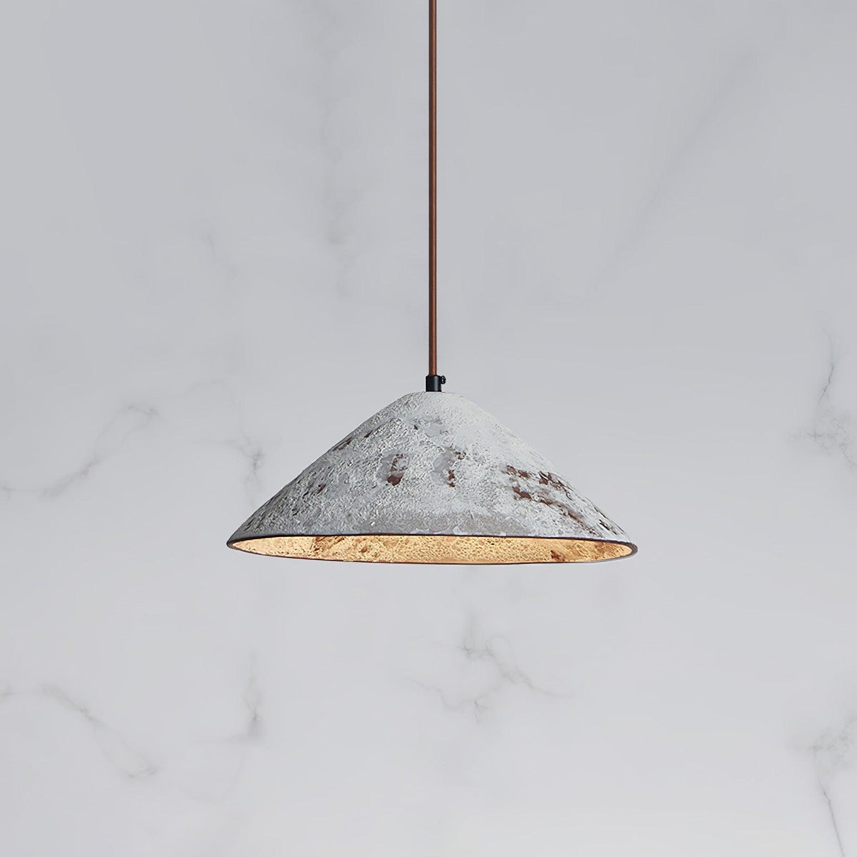 Lampa wisząca Sura z ceramiki w kształcie stożka łączy vintage'owy urok ze stylem minimalistycznym