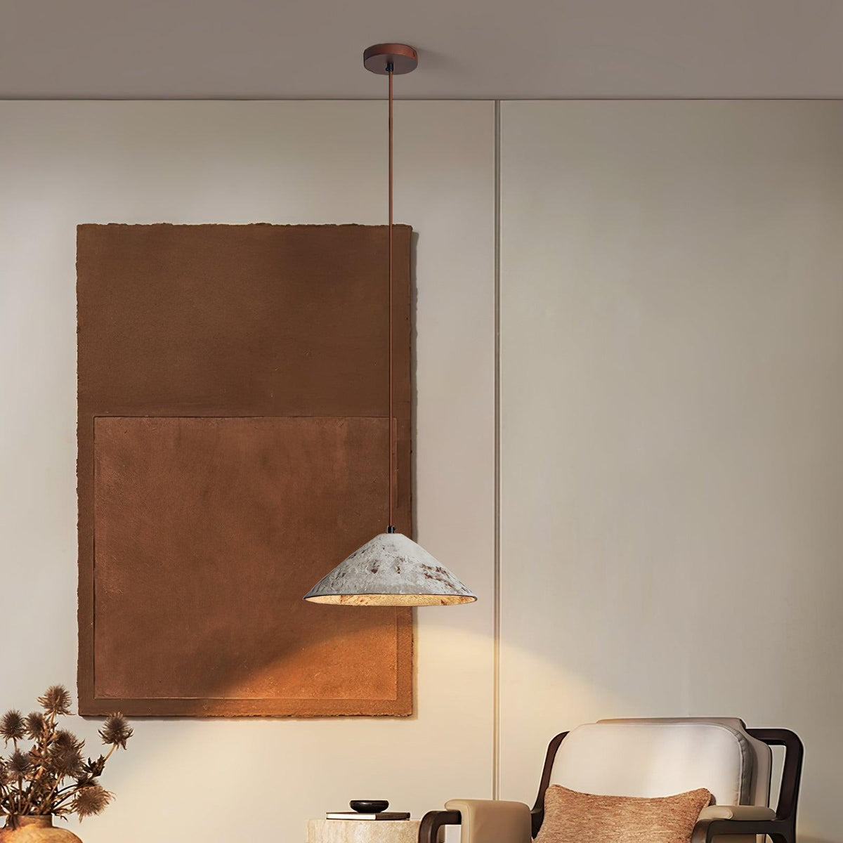 Lampa wisząca Sura z ceramiki w kształcie stożka łączy vintage'owy urok ze stylem minimalistycznym