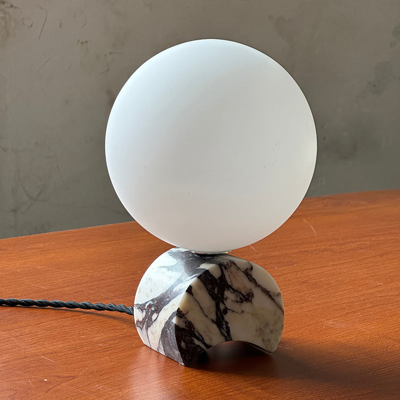 Crescent lampa stołowa z marmuru