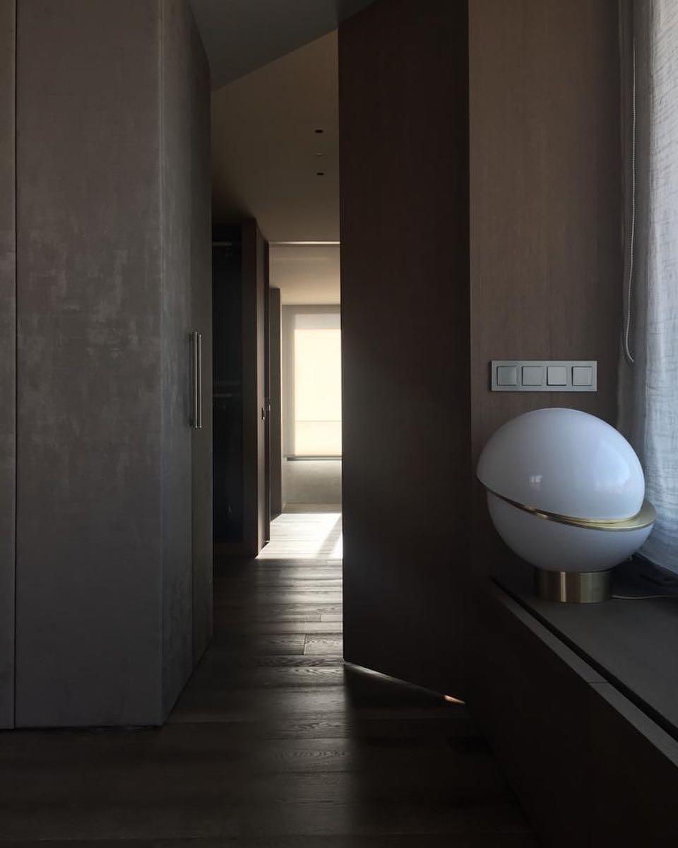 Solaria lampa stołowa futurystyczna