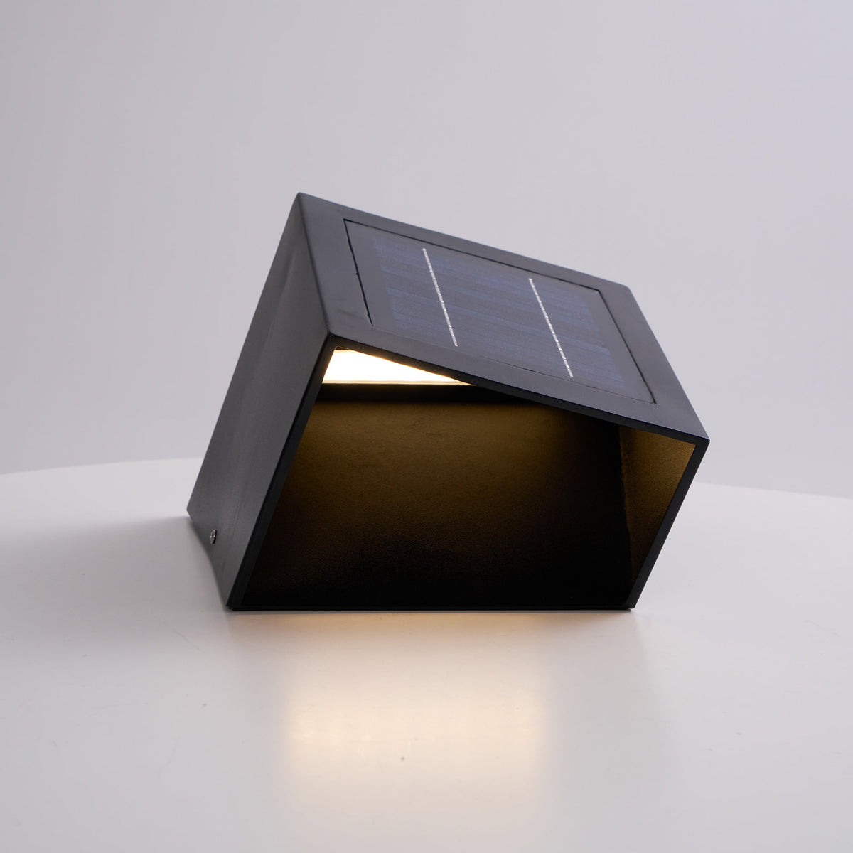 Voren zewnętrzna lampa ścienna zasilana energią słoneczną