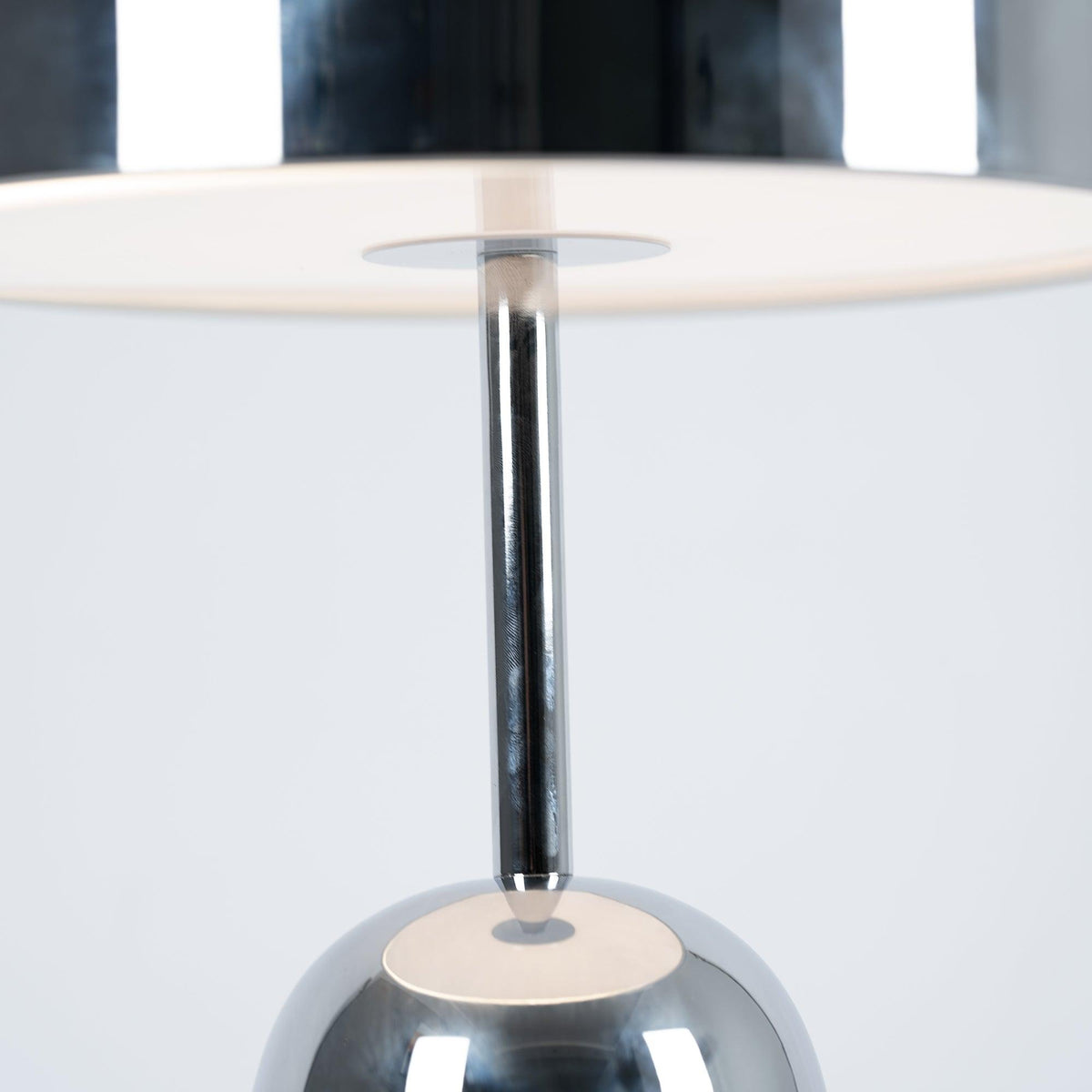 Ames luksusowa lampa stołowa Bell