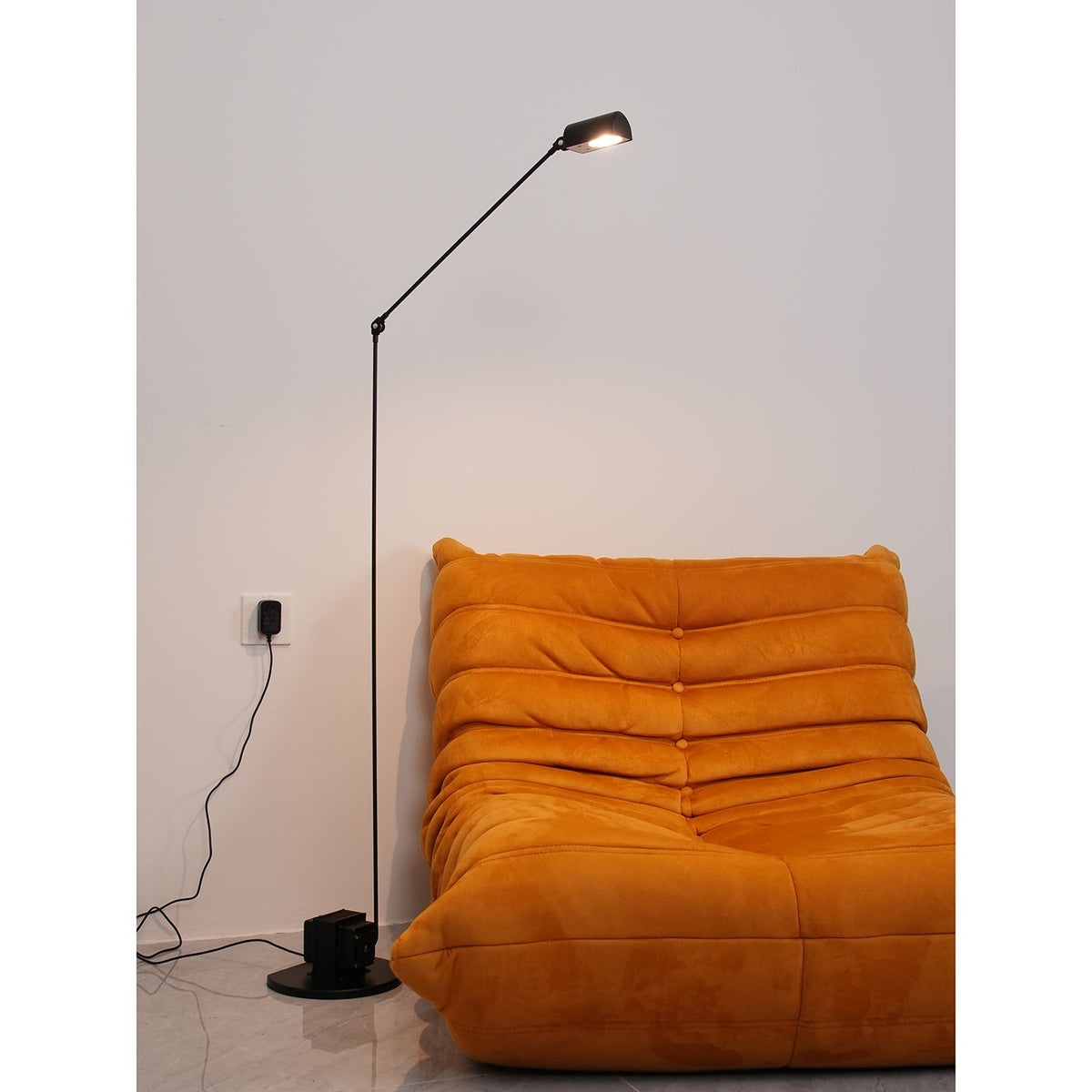 Nerilux regulowana lampa stojąca