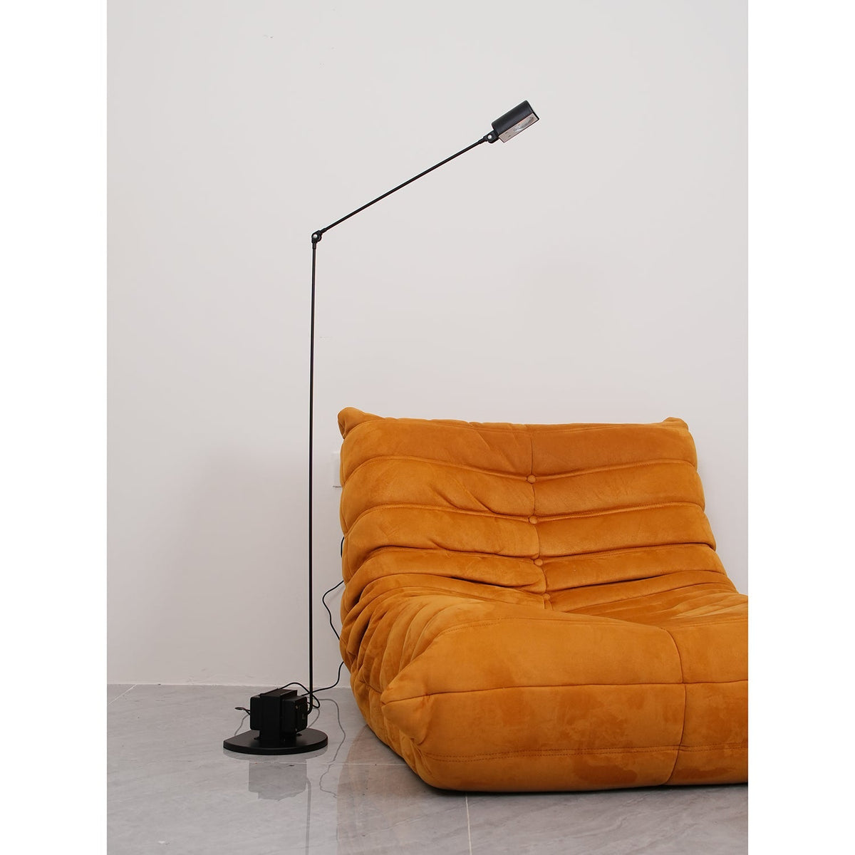 Nerilux regulowana lampa stojąca