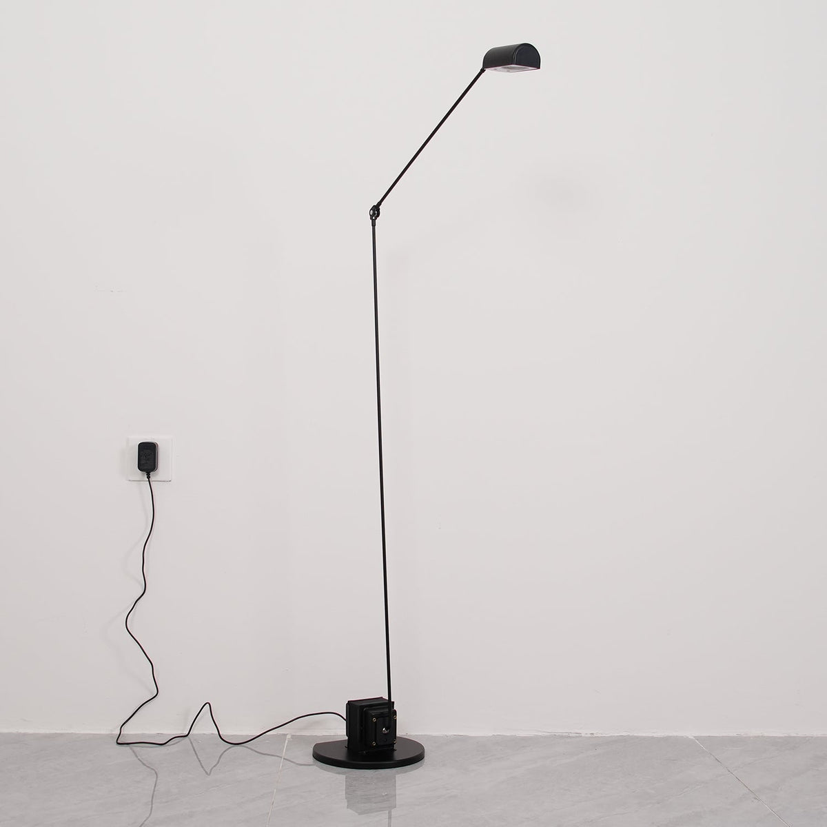 Nerilux regulowana lampa stojąca