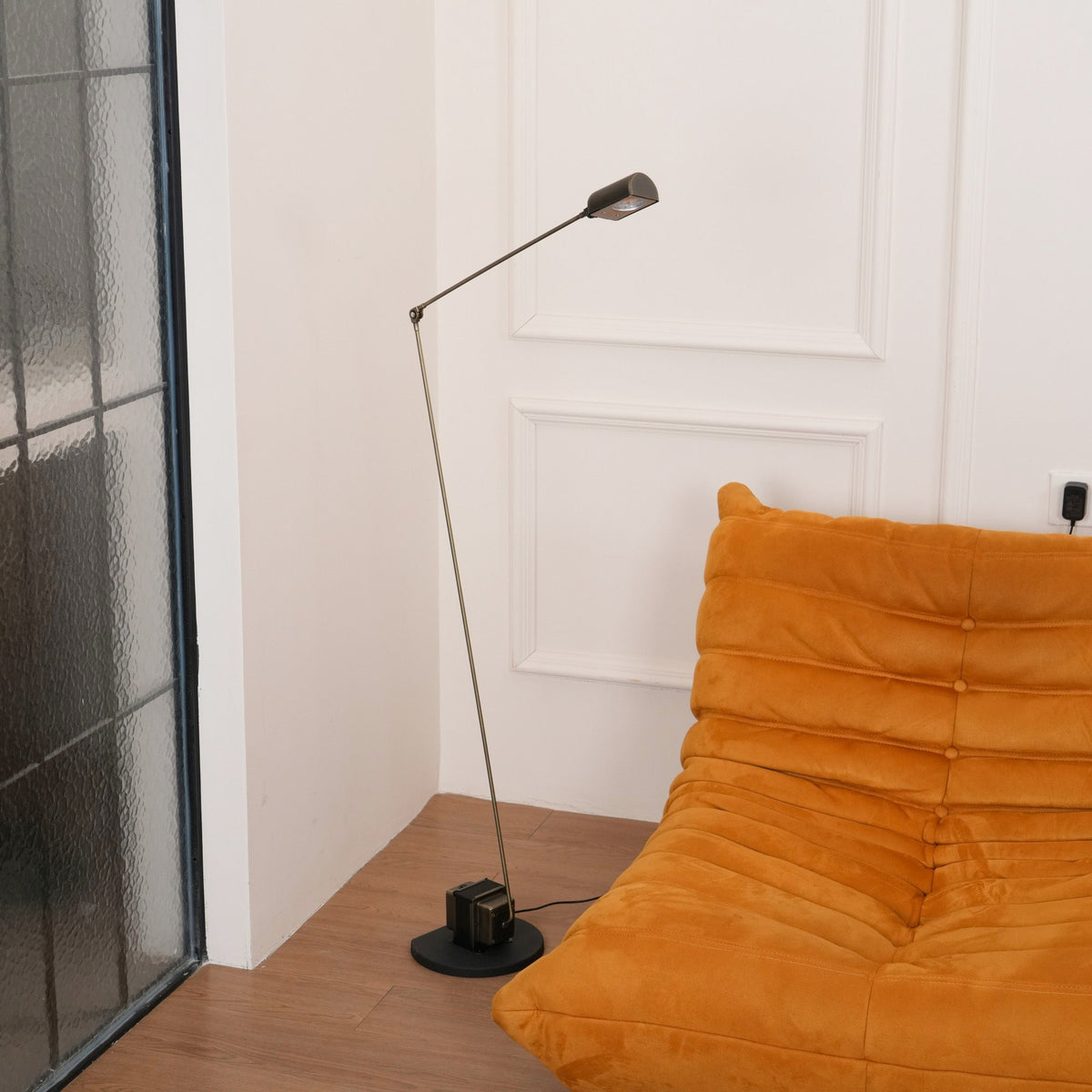 Nerilux regulowana lampa stojąca