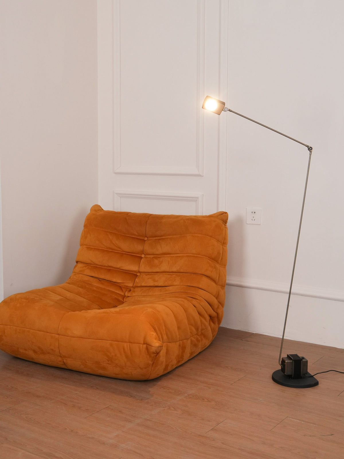 Nerilux regulowana lampa stojąca