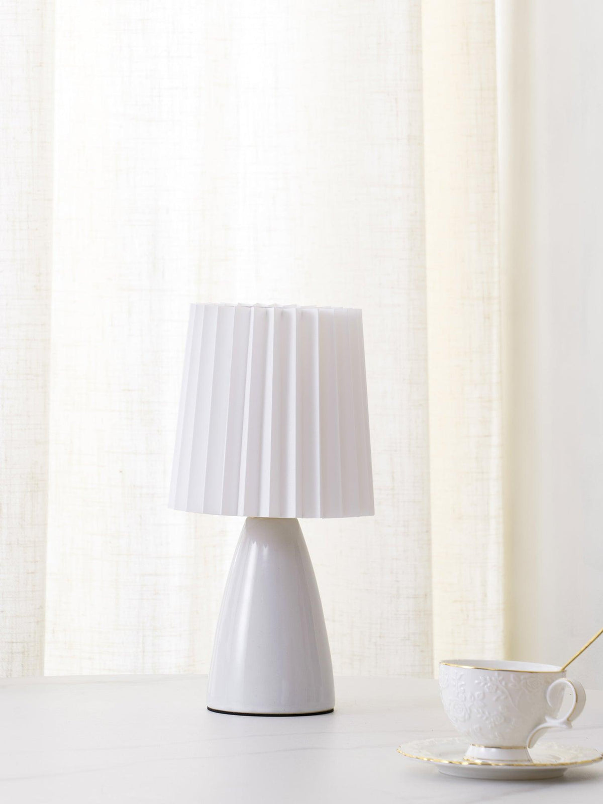 Boko minimalistyczna lampa stołowa z płótna