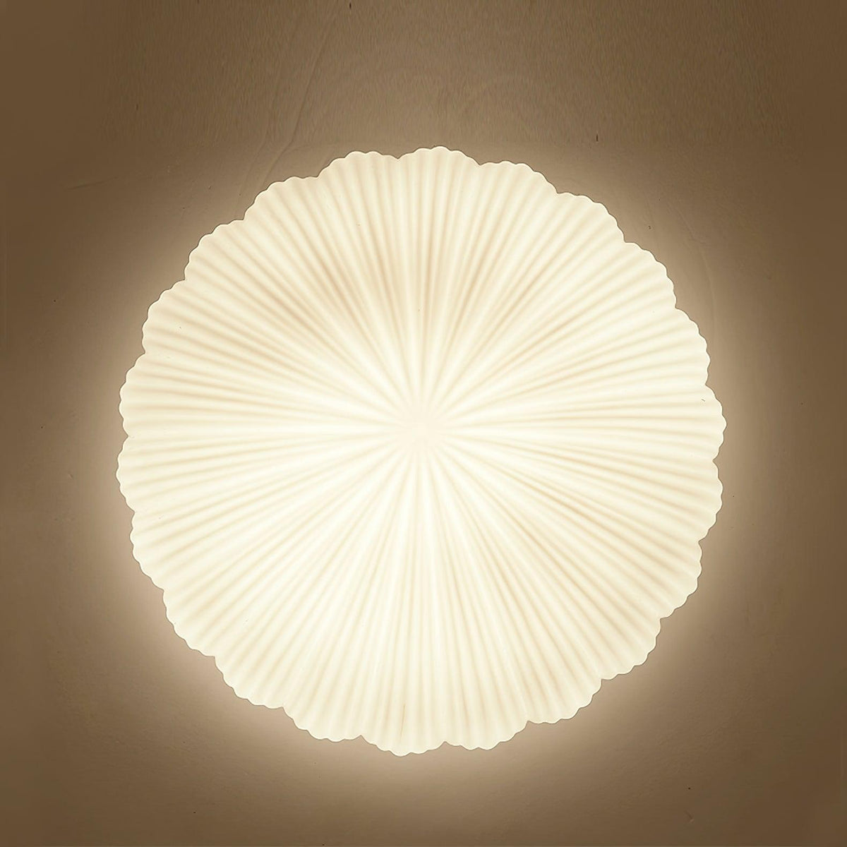 Elo lampa sufitowa w kształcie żeberkowanej muszli, elegancka