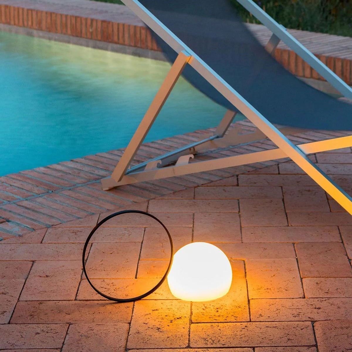 Cooper minimalistyczna lampa stołowa
