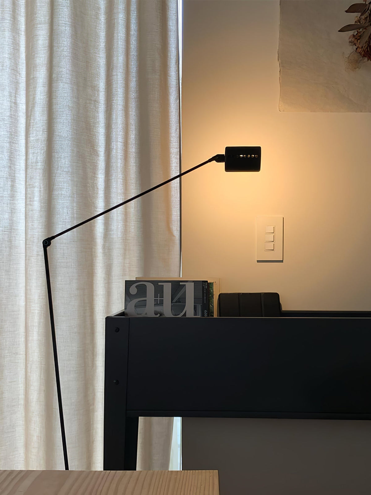Nerilux regulowana lampa stojąca