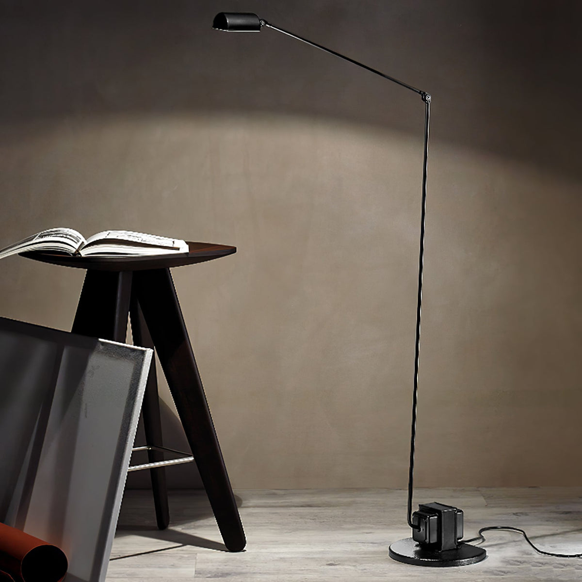 Nerilux regulowana lampa stojąca