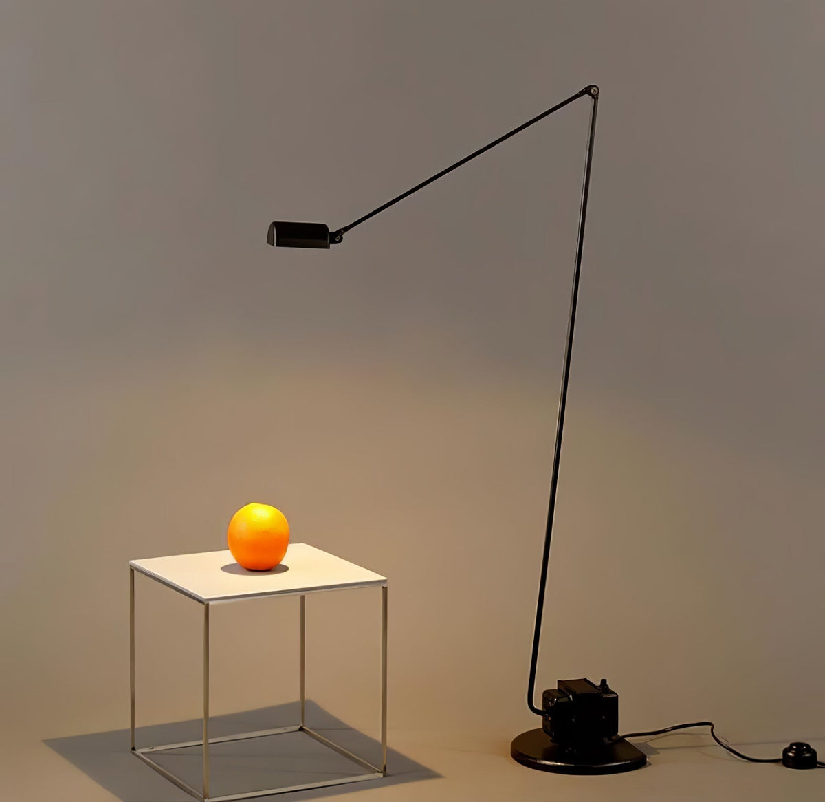 Nerilux regulowana lampa stojąca
