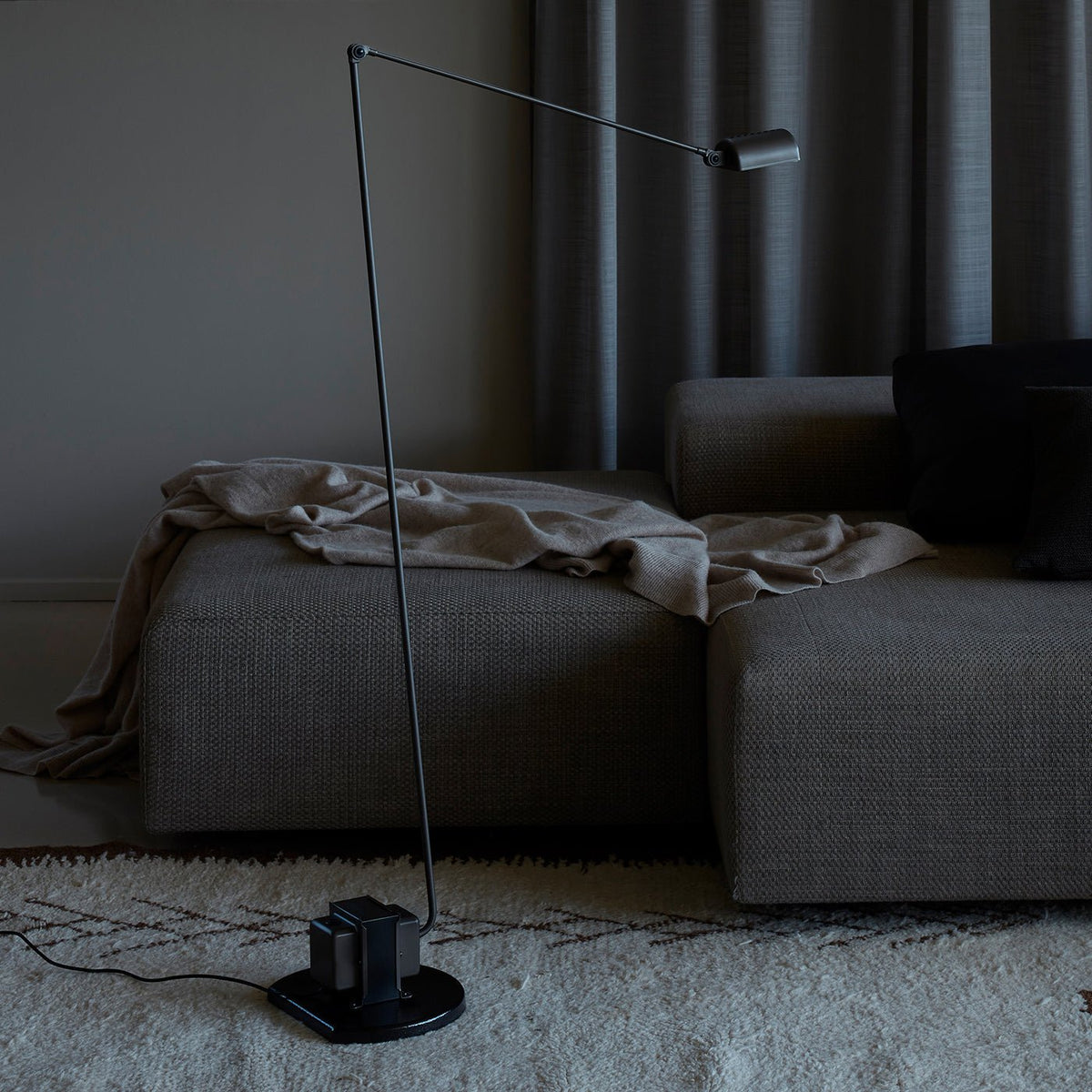 Nerilux regulowana lampa stojąca