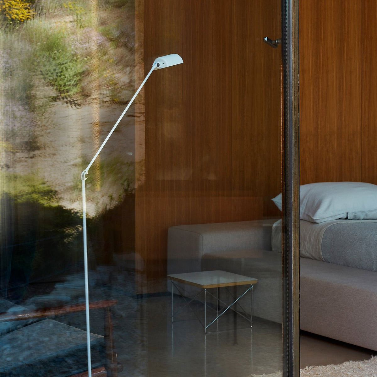 Nerilux regulowana lampa stojąca