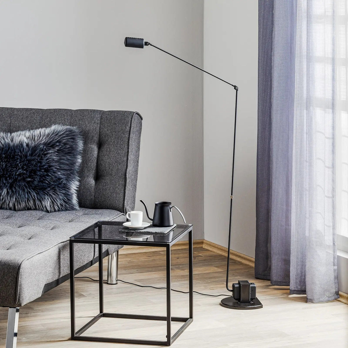 Nerilux regulowana lampa stojąca