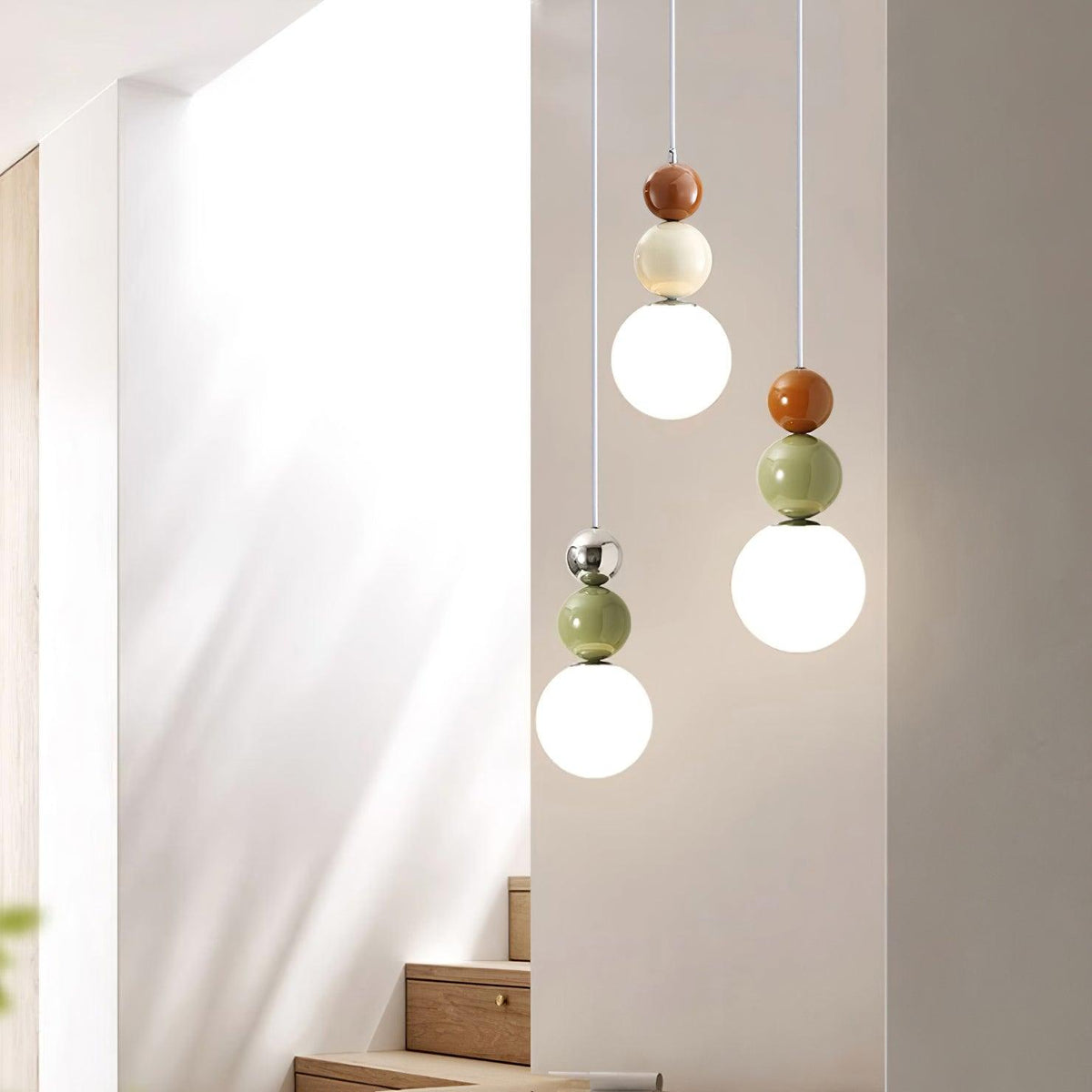Lunetta Stacked lampa wisząca z kolorowymi sferami