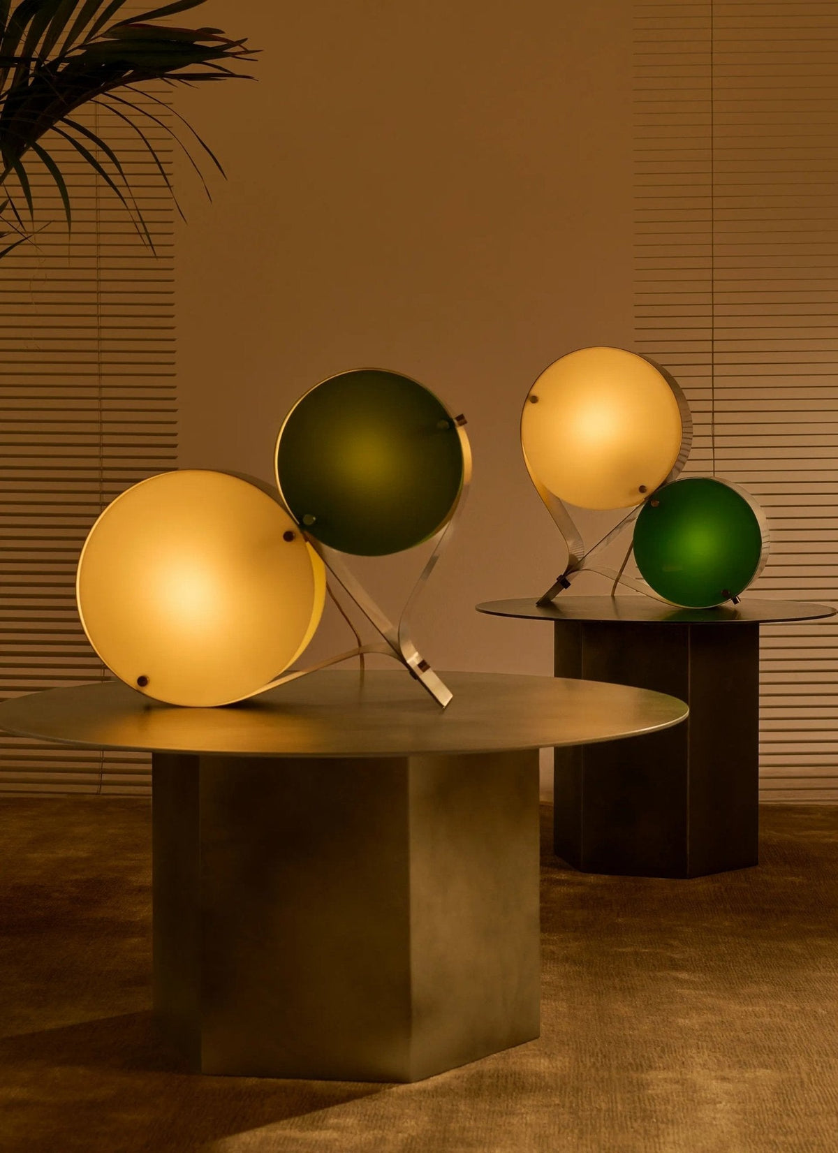 Duet Floating Disc lampa stołowa