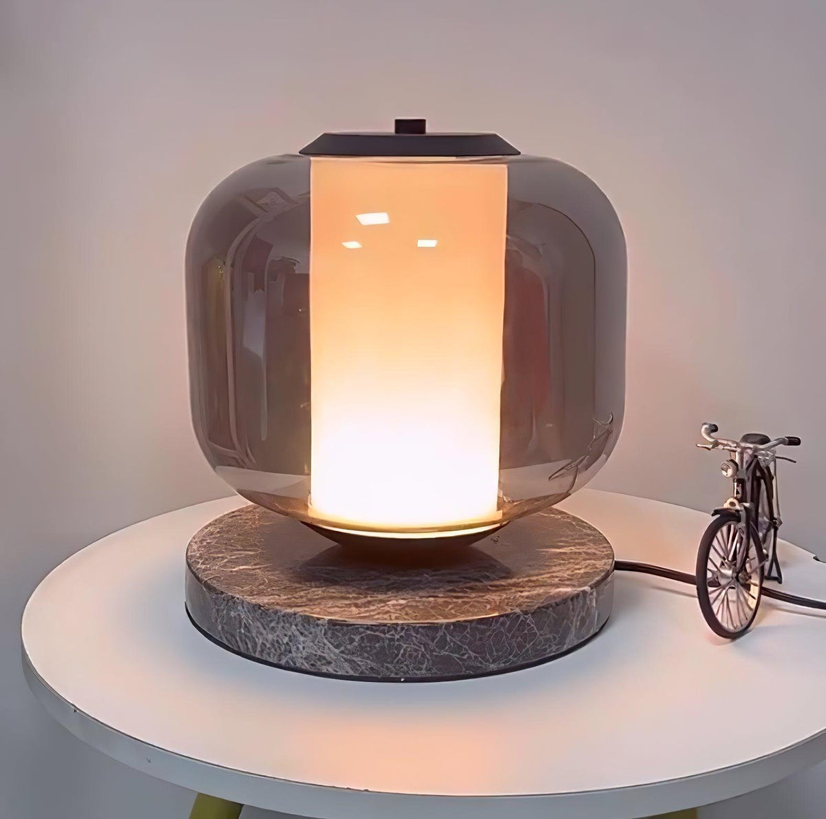 Aaron nowoczesna lampa stołowa z marmuru