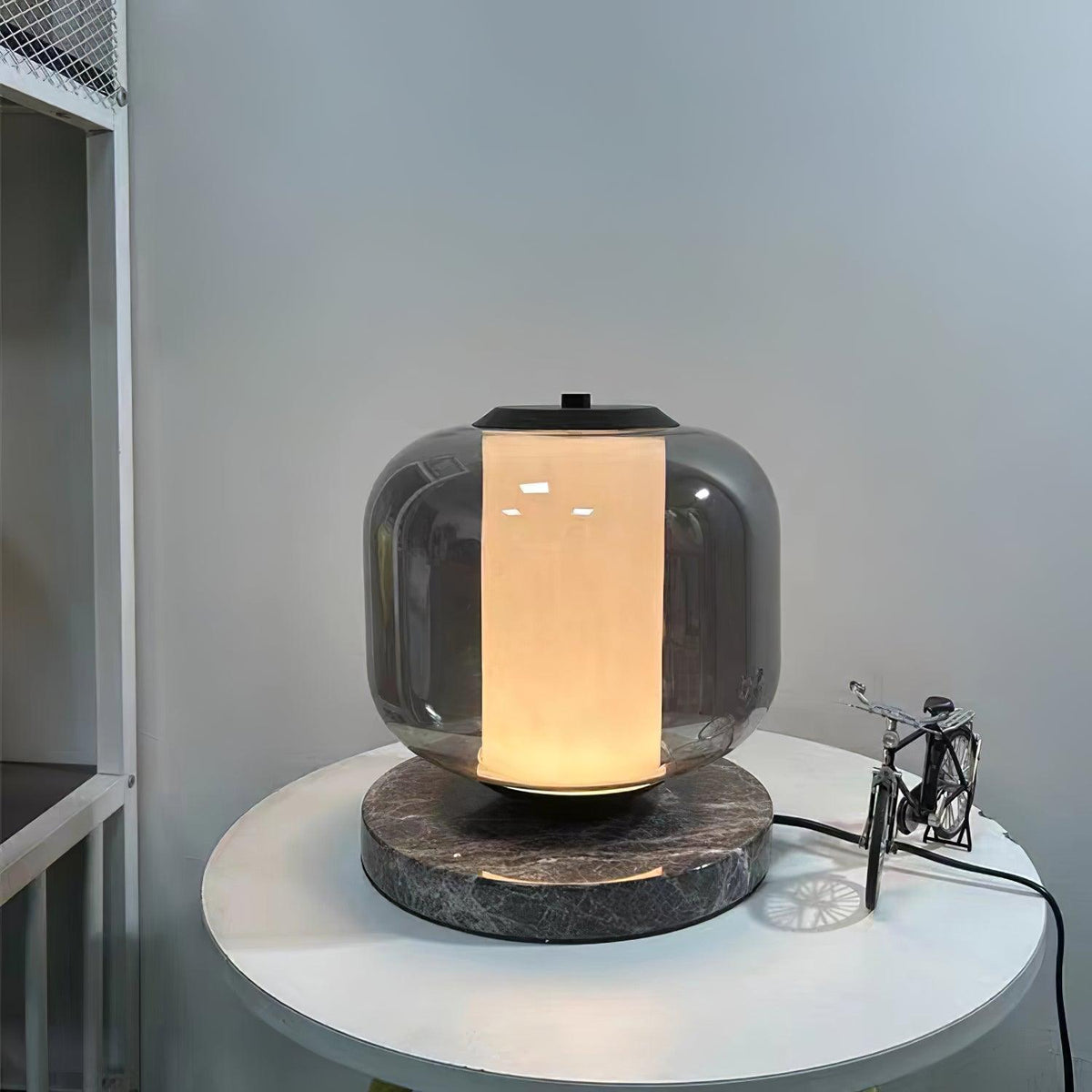 Aaron nowoczesna lampa stołowa z marmuru