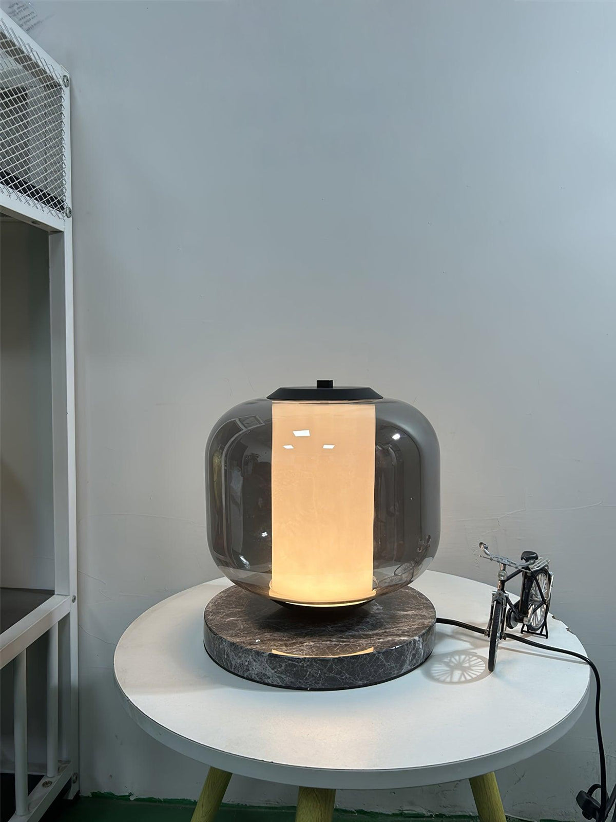 Aaron nowoczesna lampa stołowa z marmuru