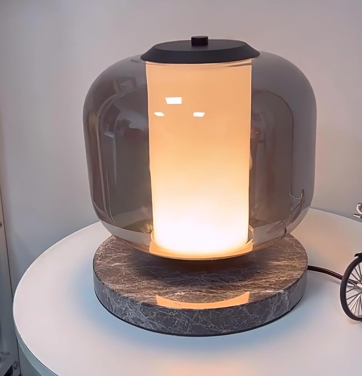 Aaron nowoczesna lampa stołowa z marmuru