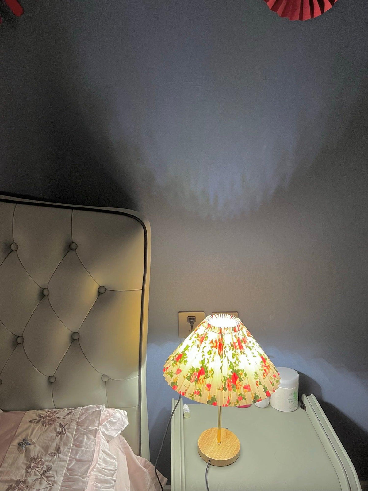 Zevelyra lampa stołowa z płótna