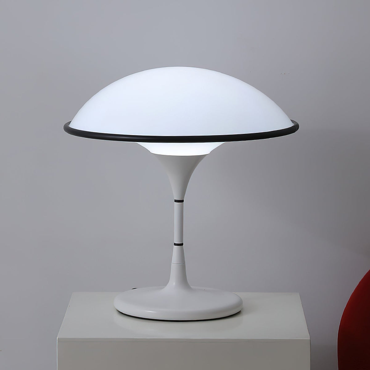 Revenor futurystyczna lampa stołowa z akrylu