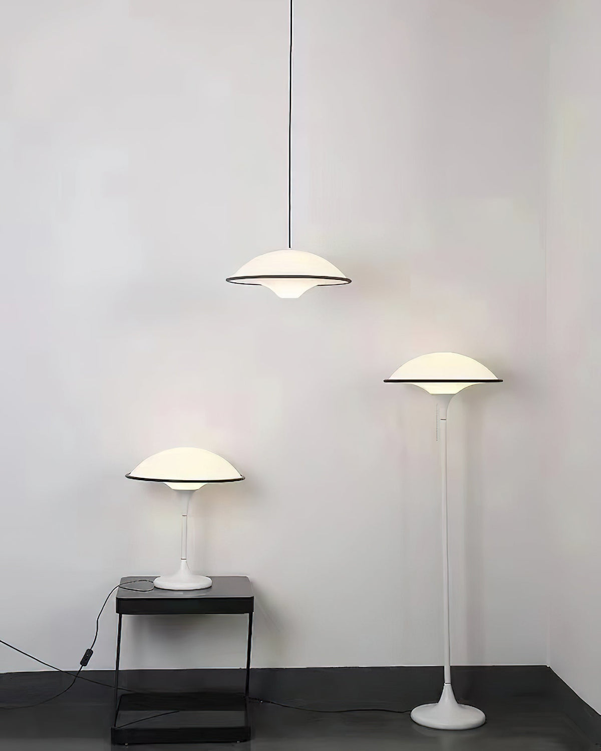Revenor futurystyczna lampa stołowa z akrylu