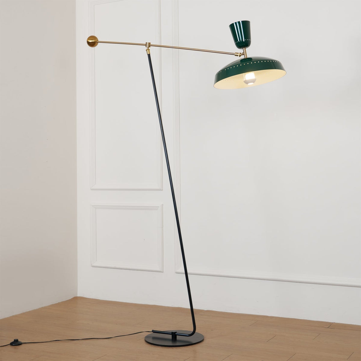 Celeste minimalistyczna lampa stojąca z miedzi
