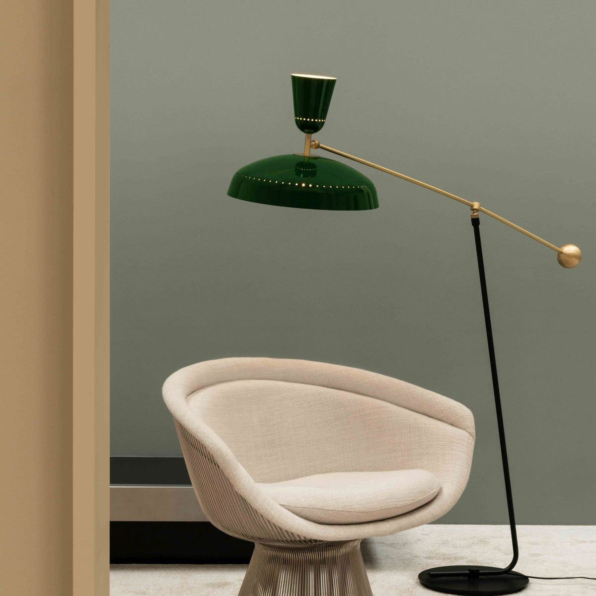 Celeste minimalistyczna lampa stojąca z miedzi