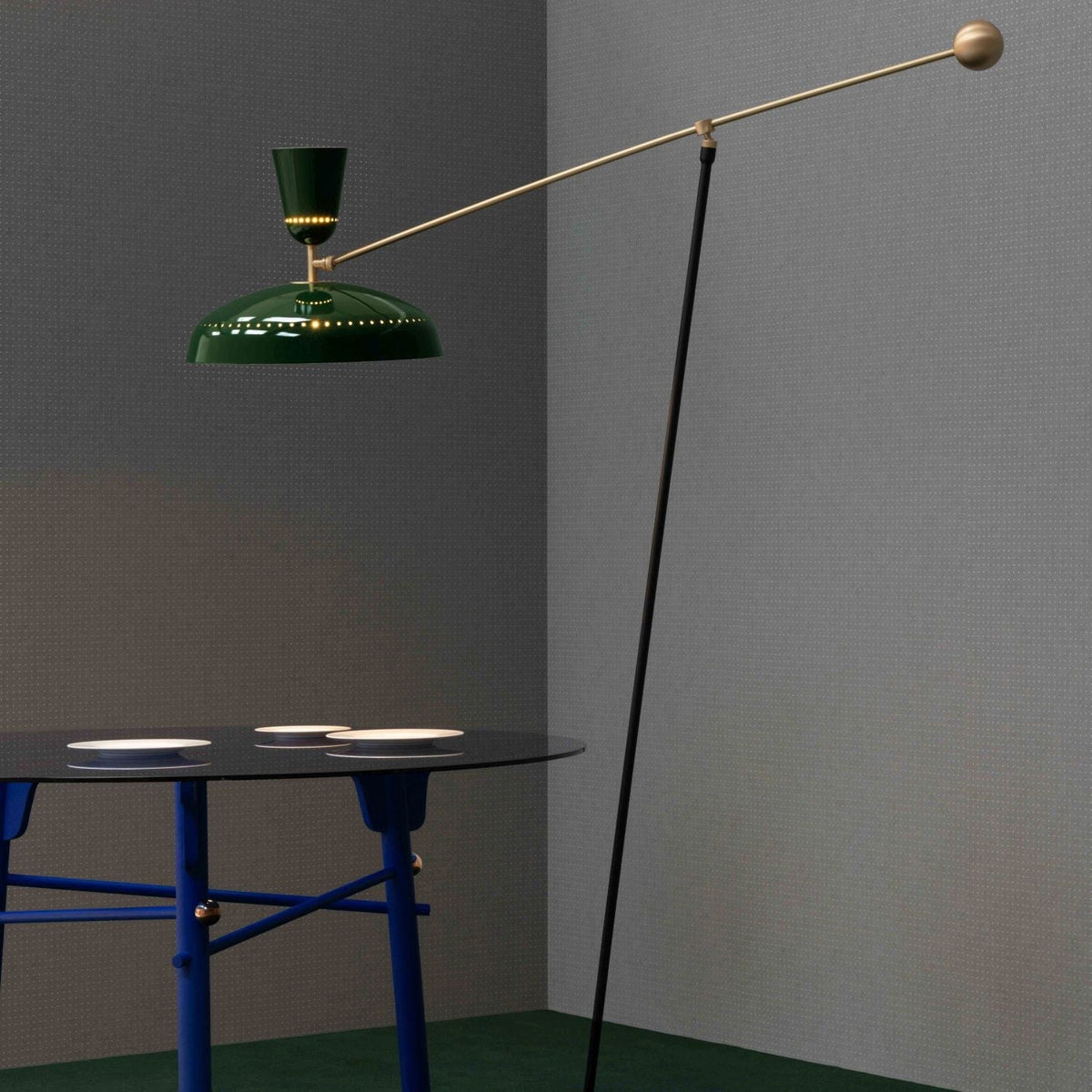 Celeste minimalistyczna lampa stojąca z miedzi