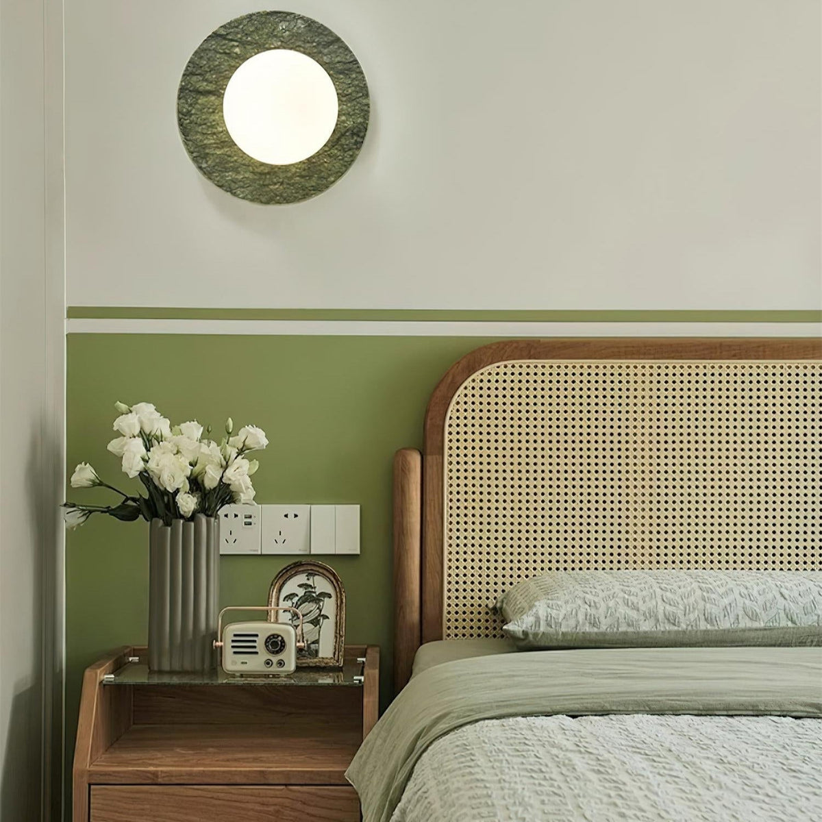 Enox minimalistyczna lampa ścienna z globem marmurowym