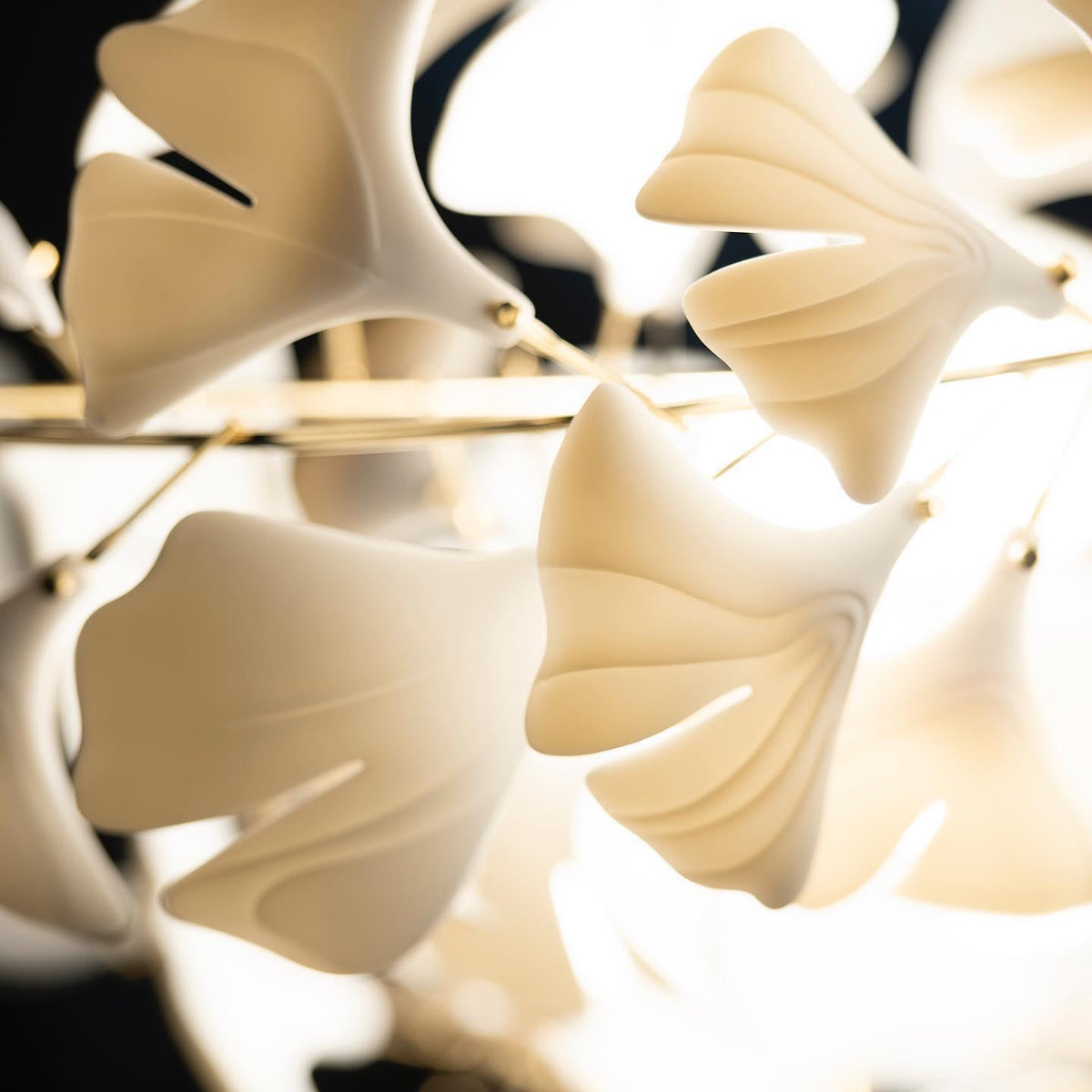 Ririxel żyrandol Gingko ceramiczne płatki złoto