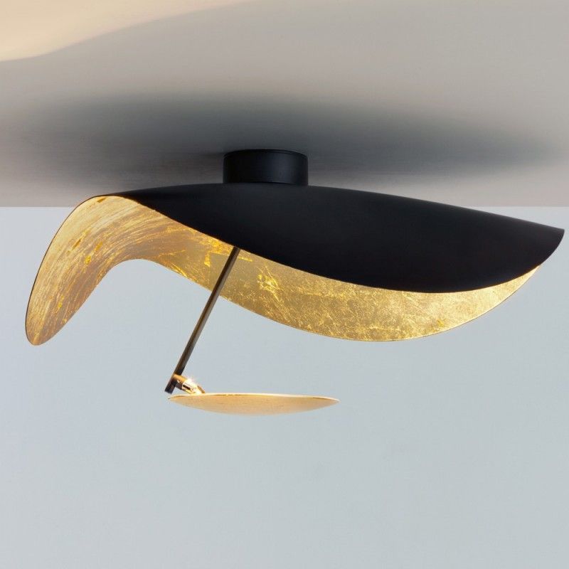 Lampa sufitowa Solara z wygiętym abażynem i złotym wnętrzem