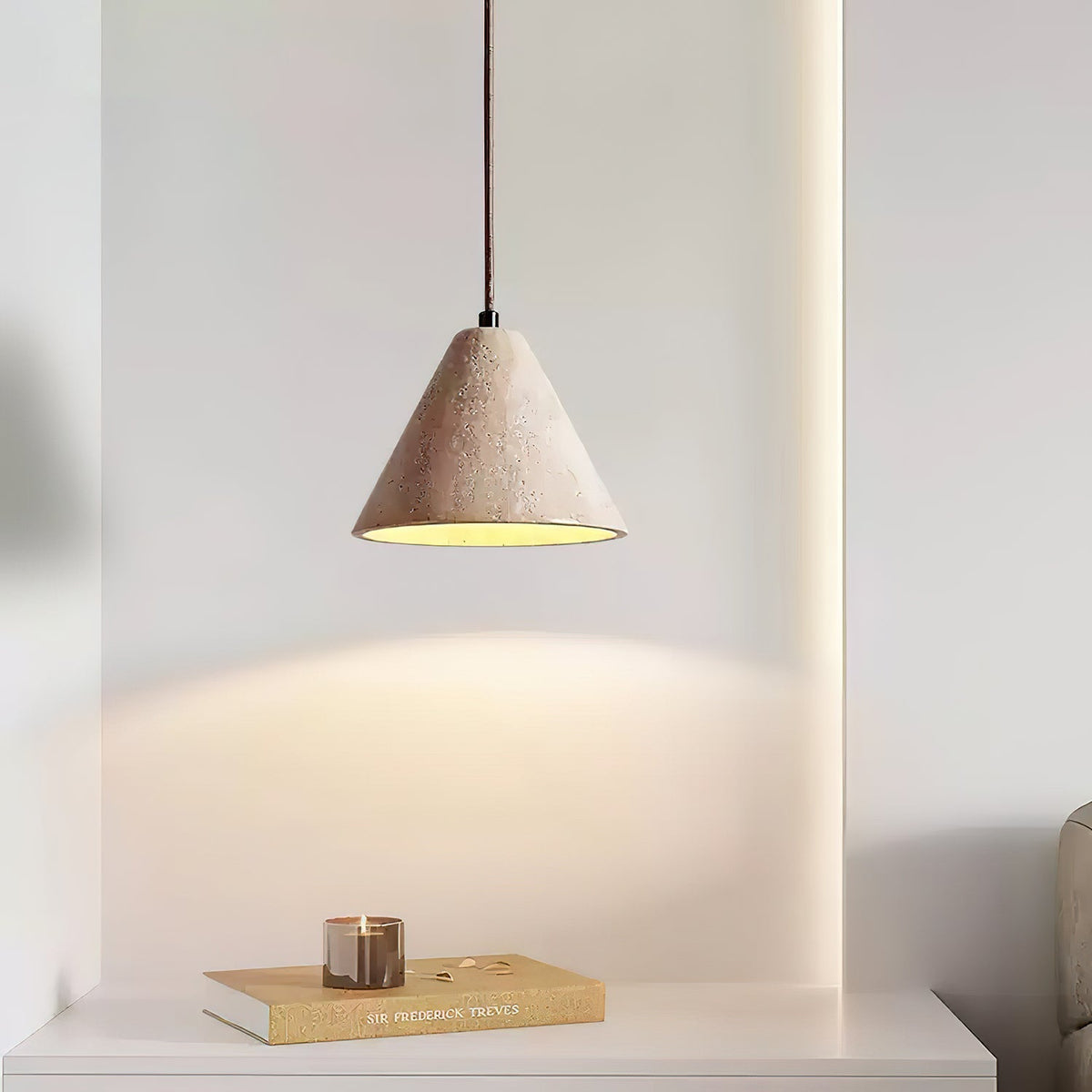Cezoriel wisząca lampa stożkowa z travertynu
