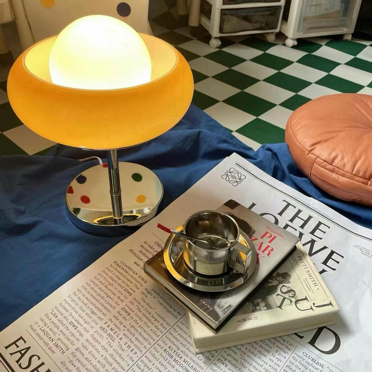 Solise lampa stołowa ze szkła w stylu retro
