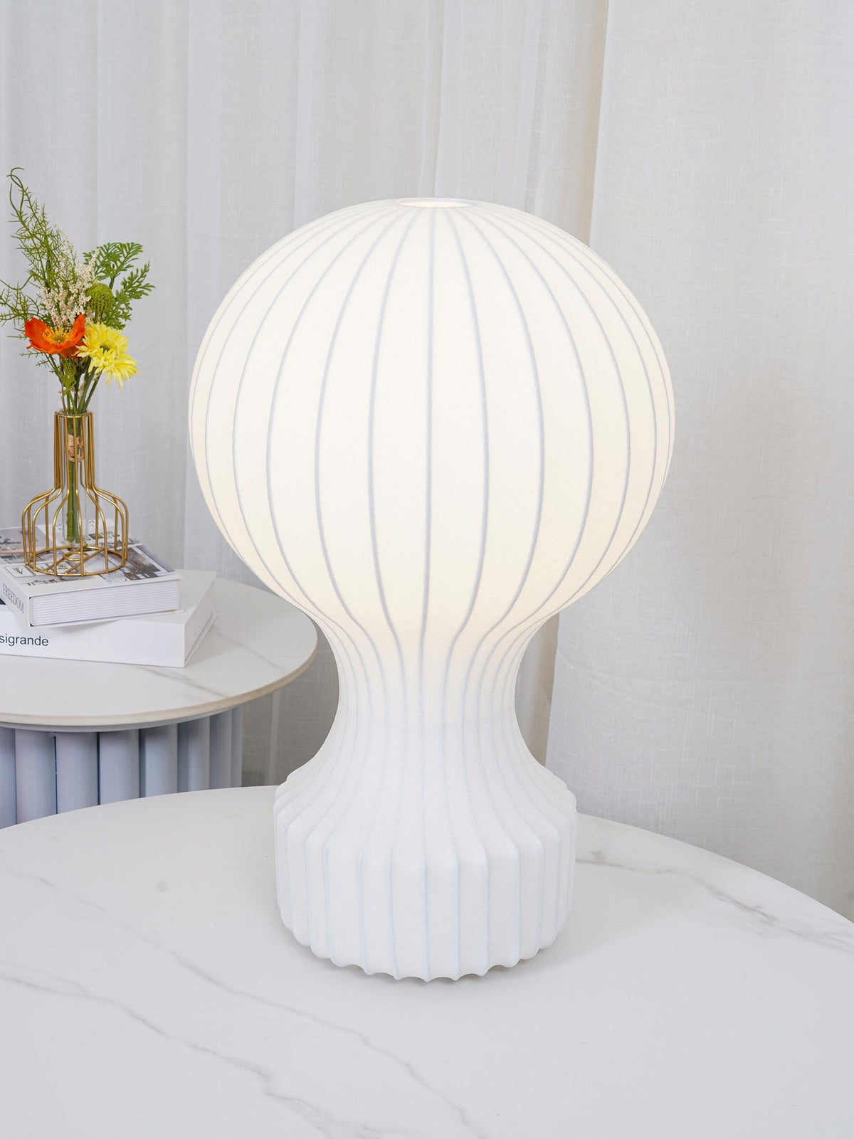 Lirove rzeźbiona lampa stołowa ze stali