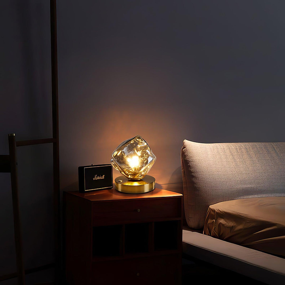 Lampa stołowa Maris ze szkła i drewna